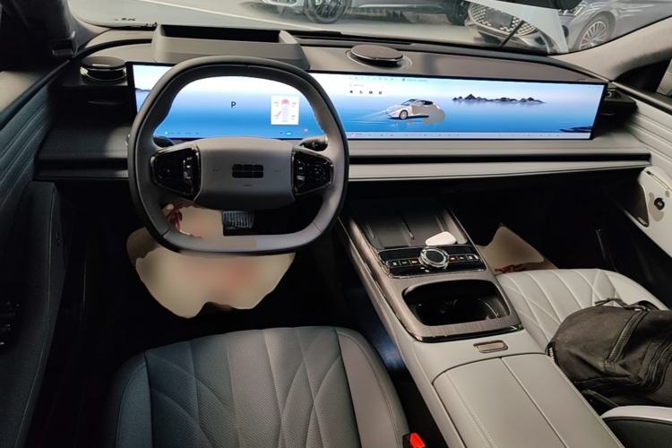 Used Geely Galaxy E8 2025 700 km Long-Range Intelligent Driving Version Center Console