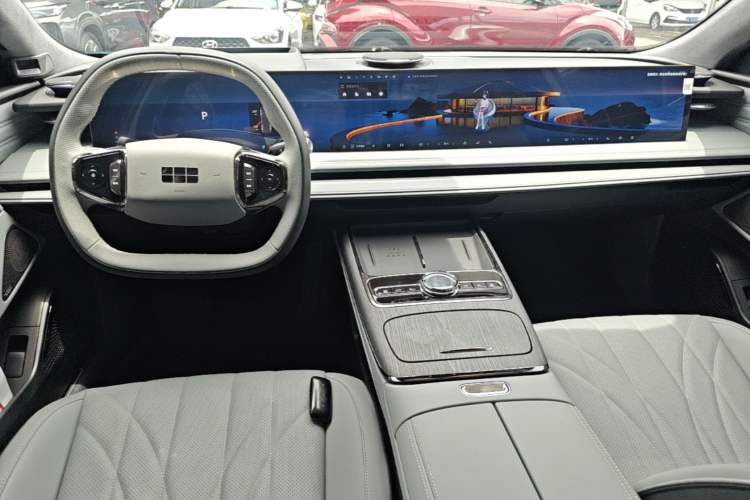 Used Geely Galaxy E8 2025 700 km Long-Range Intelligent Driving Version Center Console