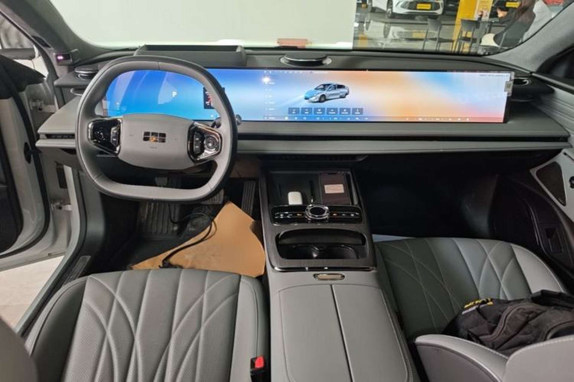 Used Geely Galaxy E8 2025 700 km Long-Range Intelligent Driving Version Center Console
