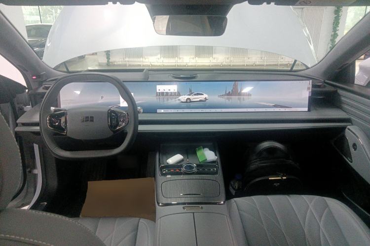 Used Geely Galaxy E8 2025 700 km Long-Range Intelligent Driving Version Center Console