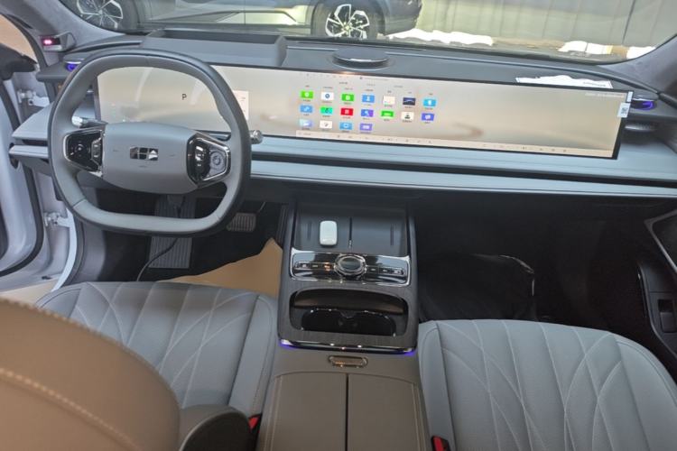 Used Geely Galaxy E8 2025 700 km Long-Range Intelligent Driving Version Center Console