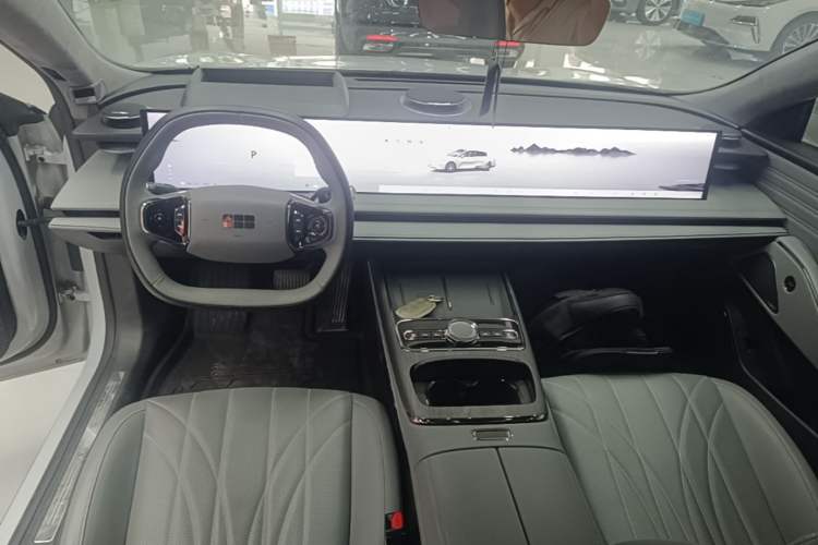 Used Geely Galaxy E8 2025 Model—610km Exploration+ Version Center Console