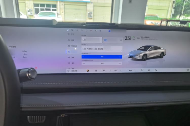 Used Geely Galaxy E8 2025 700 km Long-Range Intelligent Driving Version Center Console
