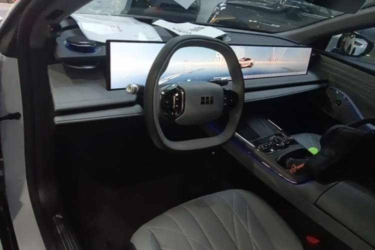 Used Geely Galaxy E8 2025 700 km Long-Range Intelligent Driving Version Center Console