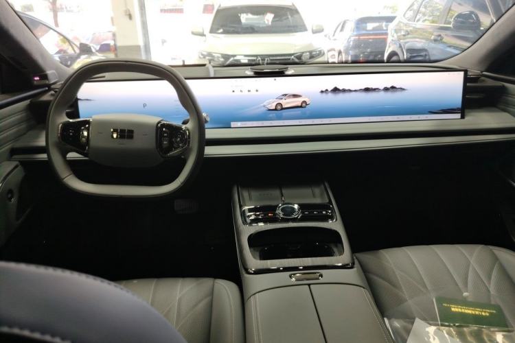 Used Geely Galaxy E8 2025 700 km Long-Range Intelligent Driving Version Center Console
