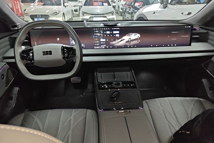 Used Geely Galaxy E8 2025 700 km Long-Range Intelligent Driving Version Center Console