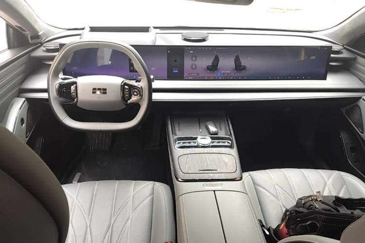 Used Geely Galaxy E8 2025 700 km Long-Range Intelligent Driving Version Center Console