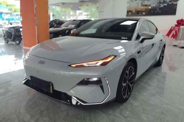 Used Geely Galaxy E8 2025 700 km Long-Range Intelligent Driving Version