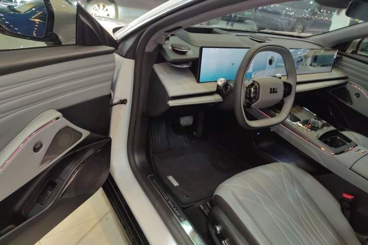 Used Geely Galaxy E8 2025 700 km Long-Range Intelligent Driving Version Driver Seat