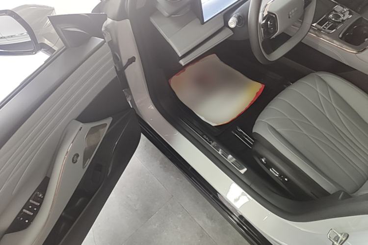 Used Geely Galaxy E8 2025 700 km Long-Range Intelligent Driving Version Driver Seat