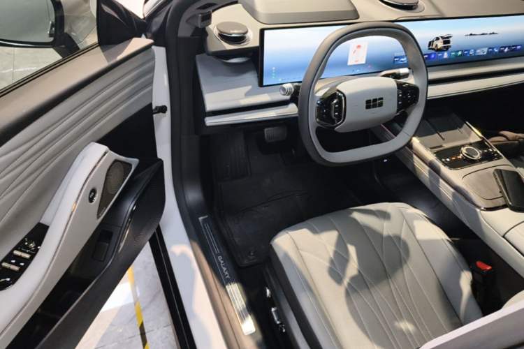 Used Geely Galaxy E8 2025 700 km Long-Range Intelligent Driving Version Driver Seat