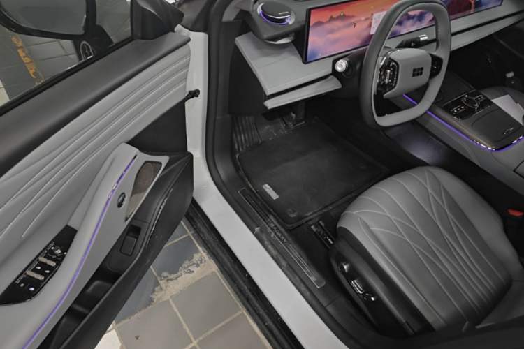 Used Geely Galaxy E8 2025 700 km Long-Range Intelligent Driving Version Driver Seat