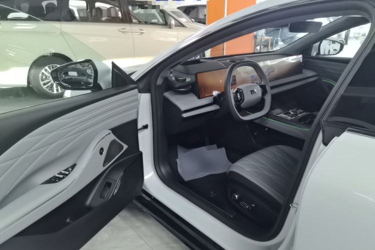 Used Geely Galaxy E8 2025 700 km Long-Range Intelligent Driving Version Driver Seat