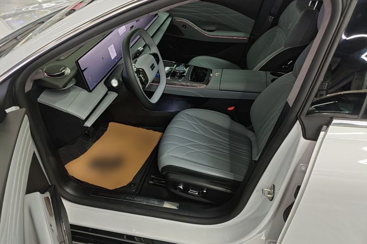 Used Geely Galaxy E8 2025 700 km Long-Range Intelligent Driving Version Driver Seat