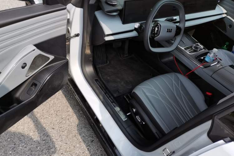 Used Geely Galaxy E8 2025 700 km Long-Range Intelligent Driving Version Driver Seat