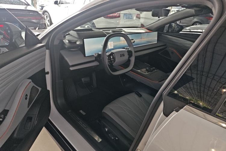 Used Geely Galaxy E8 2025 700 km Long-Range Intelligent Driving Version Driver Seat