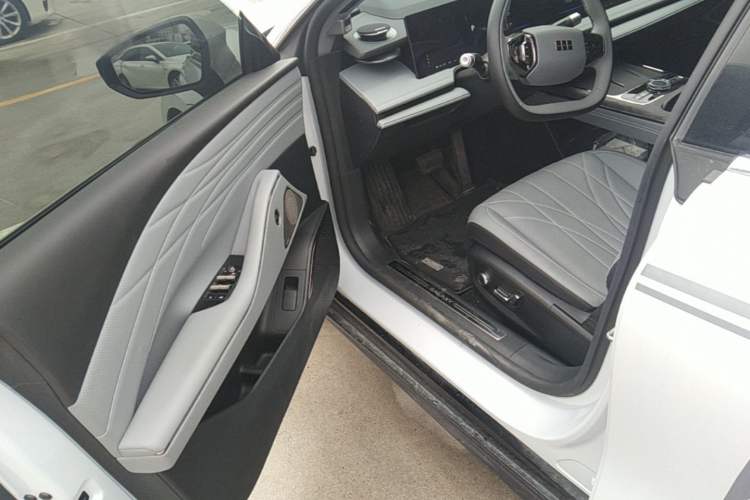 Used Geely Galaxy E8 2025 700 km Long-Range Intelligent Driving Version Driver Seat