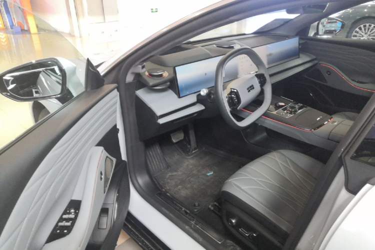 Used Geely Galaxy E8 2025 700 km Long-Range Intelligent Driving Version Driver Seat