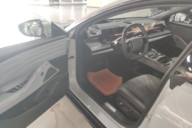 Used Geely Galaxy E8 2025 700 km Long-Range Intelligent Driving Version Driver Seat