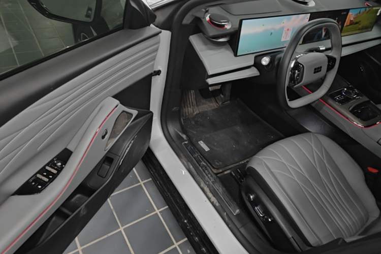 Used Geely Galaxy E8 2025 700 km Long-Range Intelligent Driving Version Driver Seat