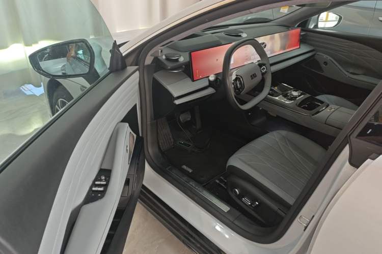 Used Geely Galaxy E8 2025 700 km Long-Range Intelligent Driving Version Driver Seat
