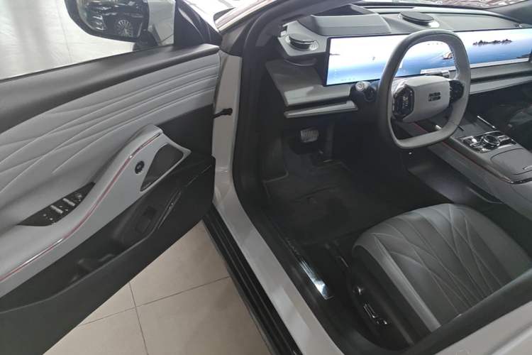 Used Geely Galaxy E8 2025 700 km Long-Range Intelligent Driving Version Driver Seat