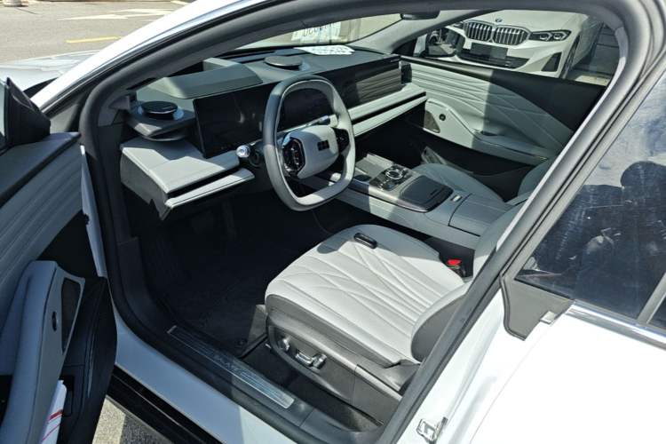 Used Geely Galaxy E8 2025 700 km Long-Range Intelligent Driving Version Driver Seat