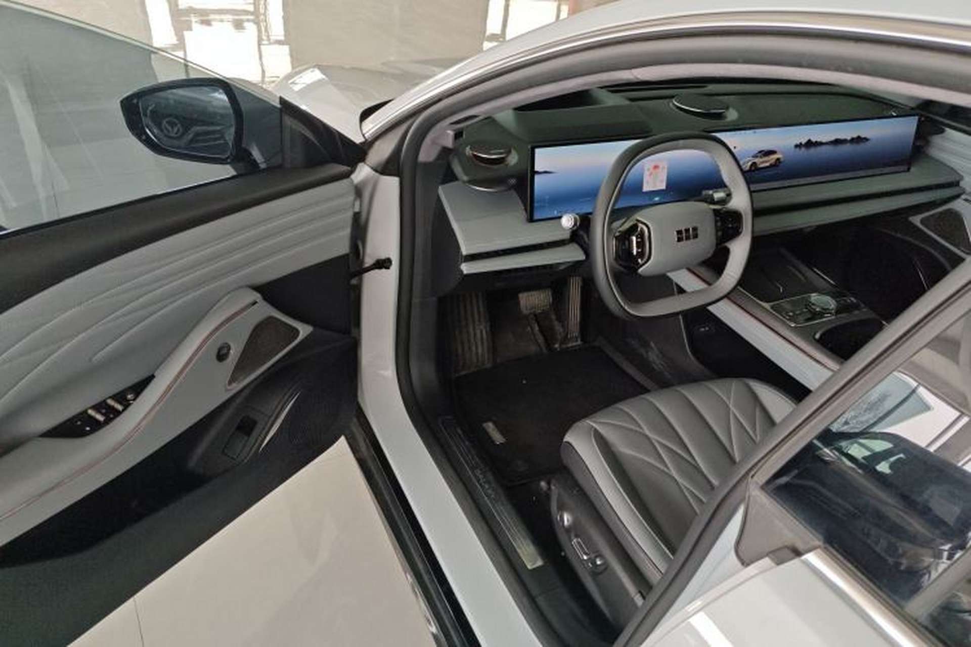 Used Geely Galaxy E8 2025 700 km Long-Range Intelligent Driving Version Driver Seat