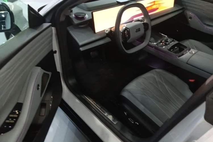 Used Geely Galaxy E8 2025 700 km Long-Range Intelligent Driving Version Driver Seat