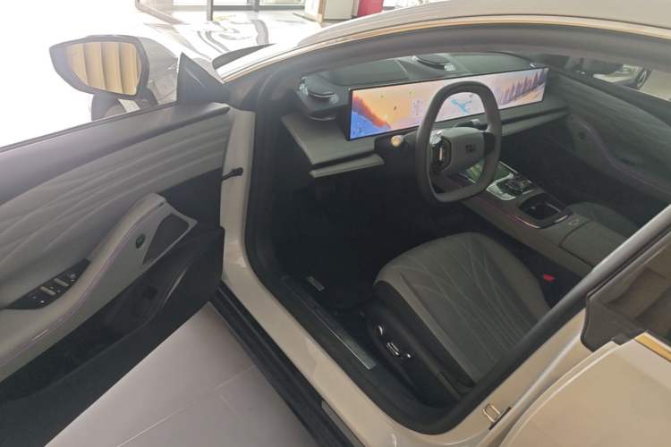 Used Geely Galaxy E8 2025 700 km Long-Range Intelligent Driving Version Driver Seat