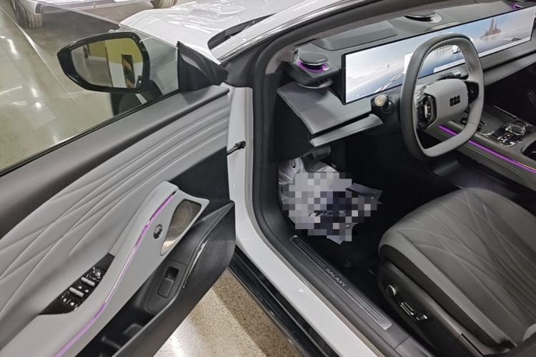 Used Geely Galaxy E8 2025 700 km Long-Range Intelligent Driving Version Driver Seat
