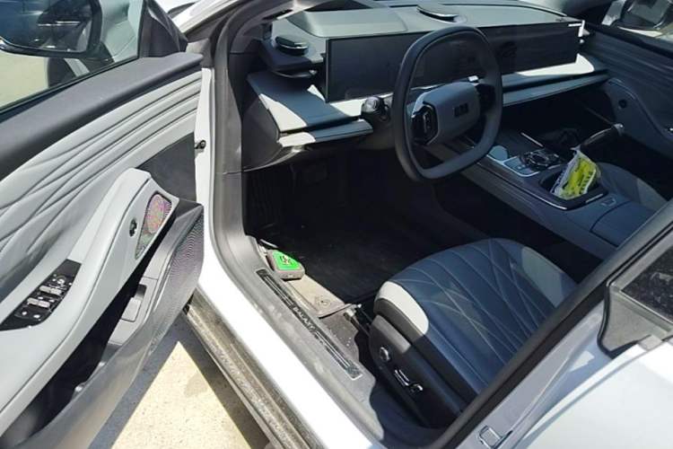 Used Geely Galaxy E8 2025 700 km Long-Range Intelligent Driving Version Driver Seat