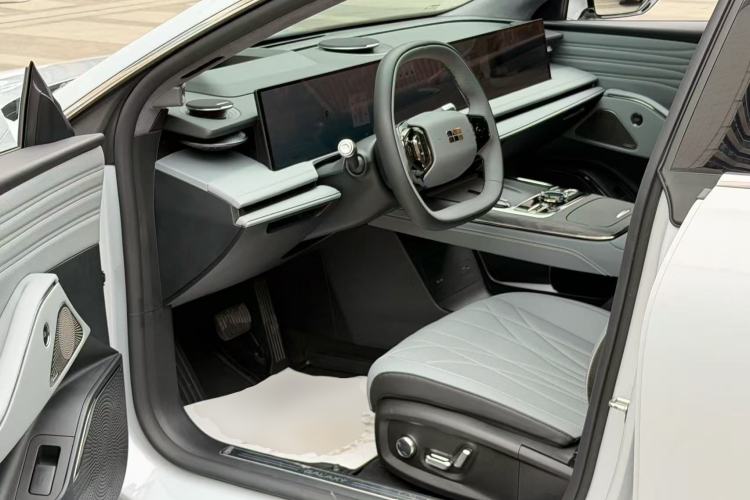 Used Geely Galaxy E8 2025 700 km Long-Range Intelligent Driving Version Driver Seat