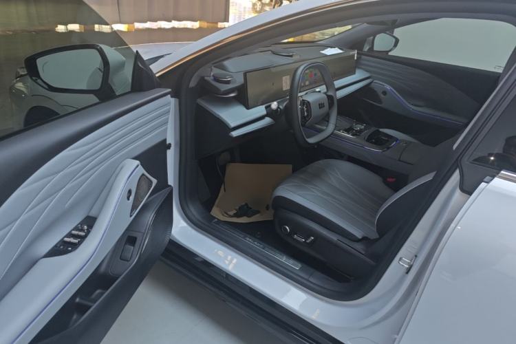 Used Geely Galaxy E8 2025 700 km Long-Range Intelligent Driving Version Driver Seat