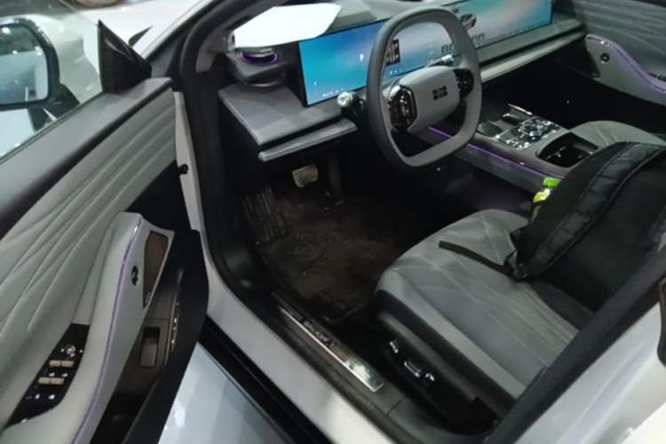 Used Geely Galaxy E8 2025 700 km Long-Range Intelligent Driving Version Driver Seat
