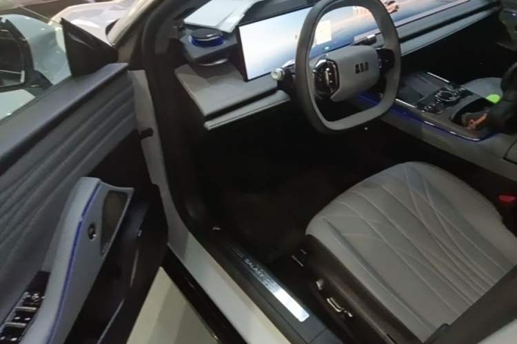 Used Geely Galaxy E8 2025 700 km Long-Range Intelligent Driving Version Driver Seat