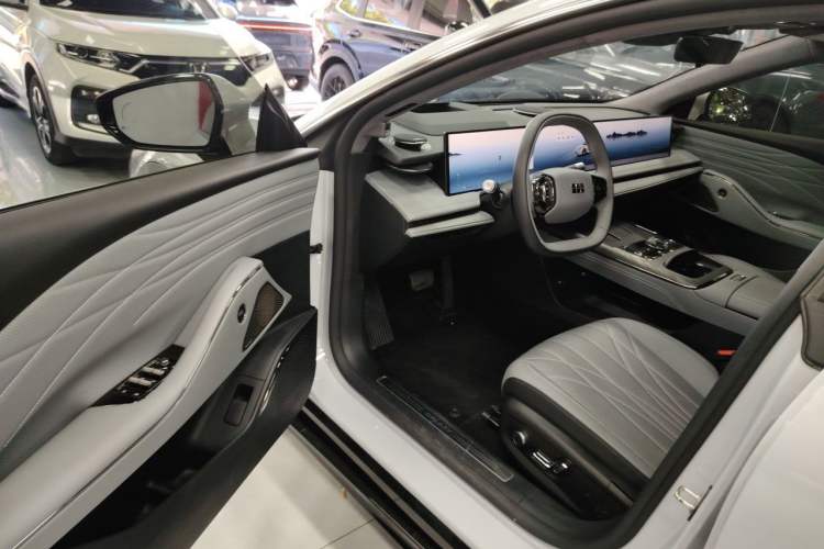 Used Geely Galaxy E8 2025 700 km Long-Range Intelligent Driving Version Driver Seat