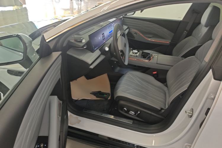 Used Geely Galaxy E8 2025 700 km Long-Range Intelligent Driving Version Driver Seat