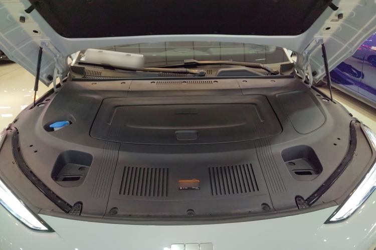 Used Geely Galaxy E8 2025 700 km Long-Range Intelligent Driving Version Engine Bay