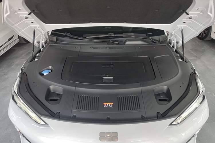 Used Geely Galaxy E8 2025 700 km Long-Range Intelligent Driving Version Engine Bay