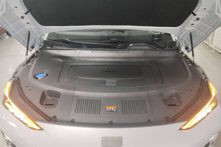 Used Geely Galaxy E8 2025 700 km Long-Range Intelligent Driving Version Engine Bay