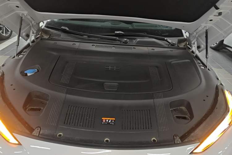 Used Geely Galaxy E8 2025 700 km Long-Range Intelligent Driving Version Engine Bay