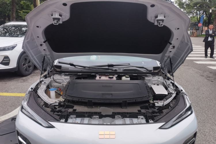 Used Geely Galaxy E8 2025 700 km Long-Range Intelligent Driving Version Engine Bay