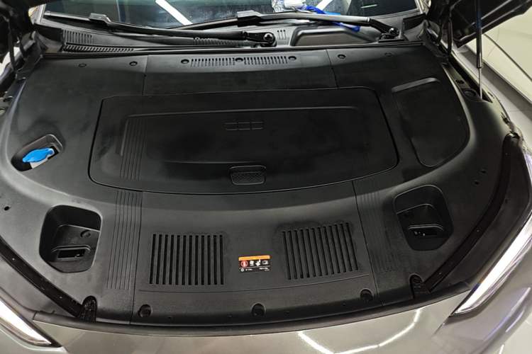 Used Geely Galaxy E8 2025 700 km Long-Range Intelligent Driving Version Engine Bay