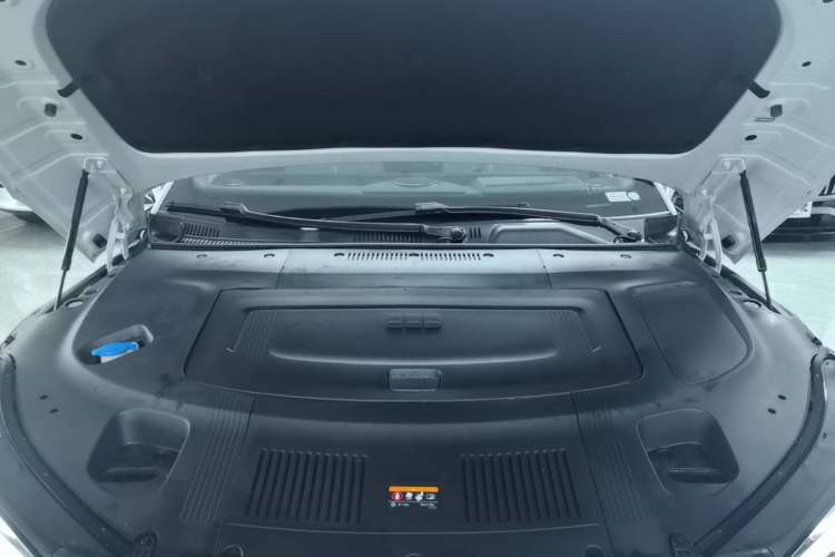 Used Geely Galaxy E8 2025 700 km Long-Range Intelligent Driving Version Engine Bay