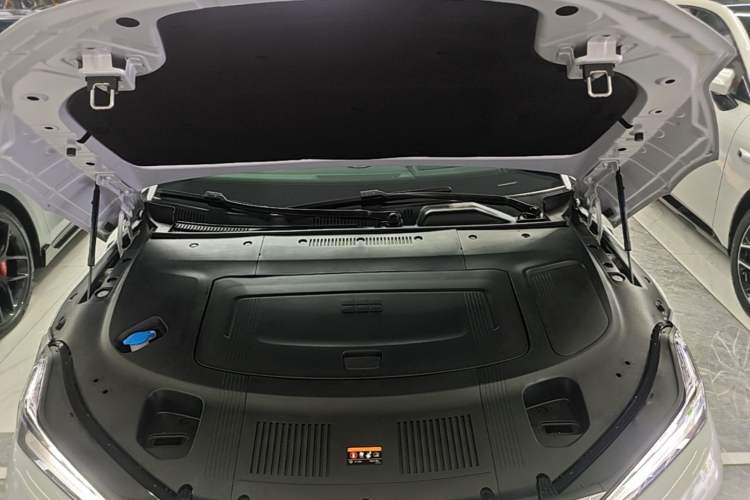 Used Geely Galaxy E8 2025 700 km Long-Range Intelligent Driving Version Engine Bay