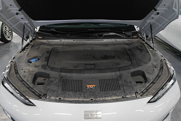 Used Geely Galaxy E8 2025 700 km Long-Range Intelligent Driving Version Engine Bay