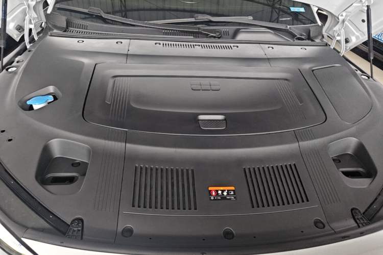 Used Geely Galaxy E8 2025 700 km Long-Range Intelligent Driving Version Engine Bay