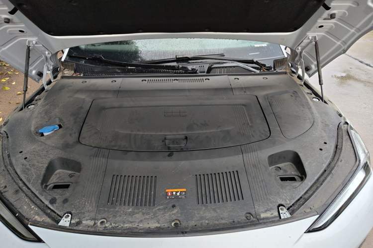 Used Geely Galaxy E8 2025 700 km Long-Range Intelligent Driving Version Engine Bay