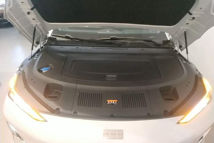 Used Geely Galaxy E8 2025 700 km Long-Range Intelligent Driving Version Engine Bay